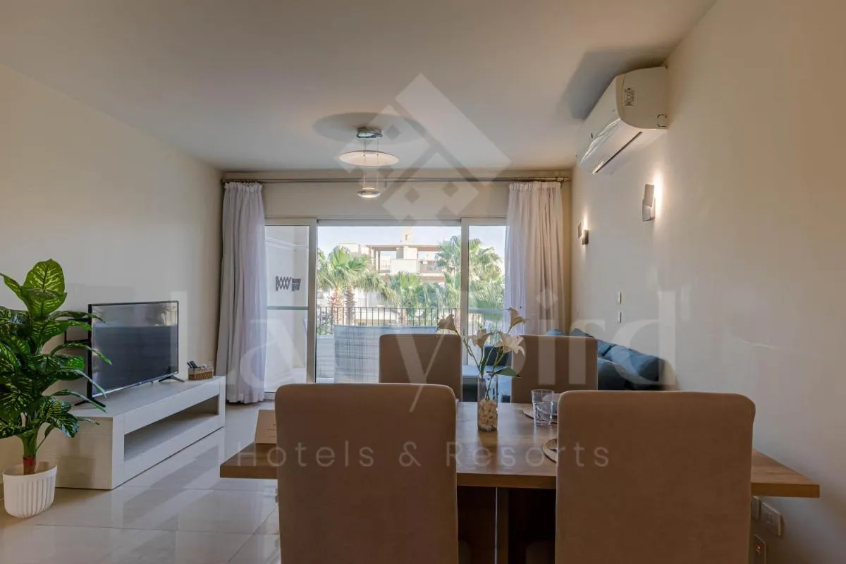 Image 5 of Ladybird – Veranda Skyline