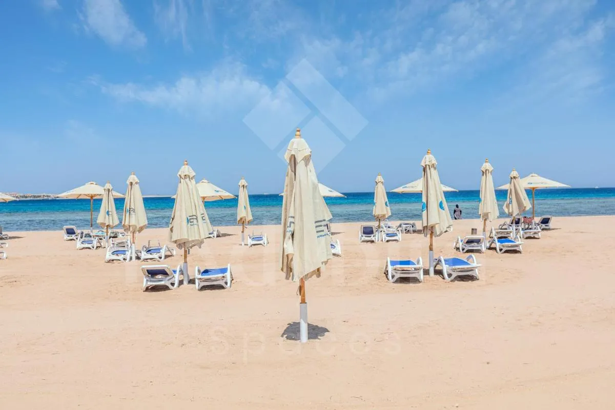 Image 6 of Ladybird – Veranda Skyline