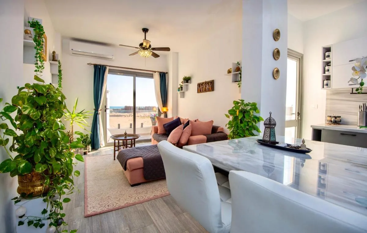 Image 4 of Lavish suite 97m wifi sea view apt boutique resort