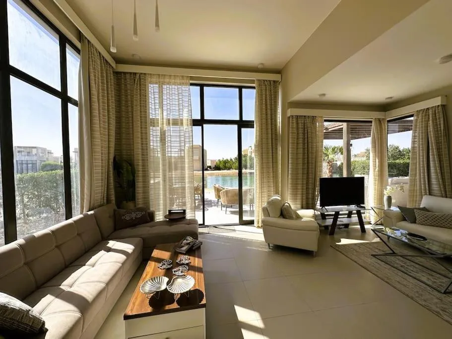 Image of Luminous 4BR Villa, Free Pool & Lagoon Access At Gouna