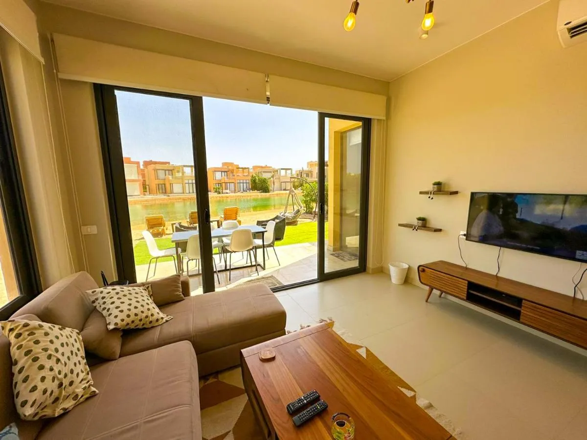 Image 4 of Luxury 3 bedrooms town house