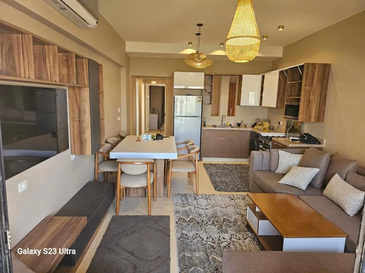 Image 1 of Makadi home lake view & garden