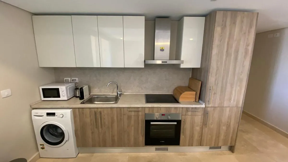 Image 3 of Modern apartment with great Pool & Beach access