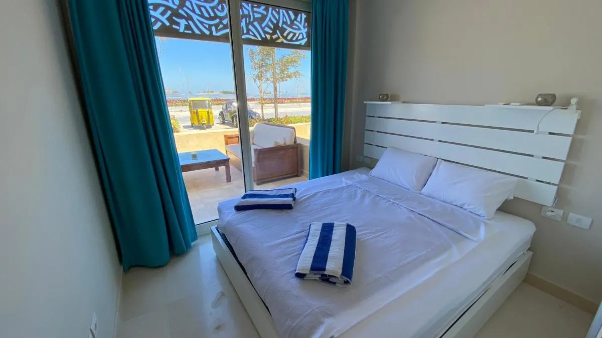 Image 1 of Modern apartment with great Pool & Beach access