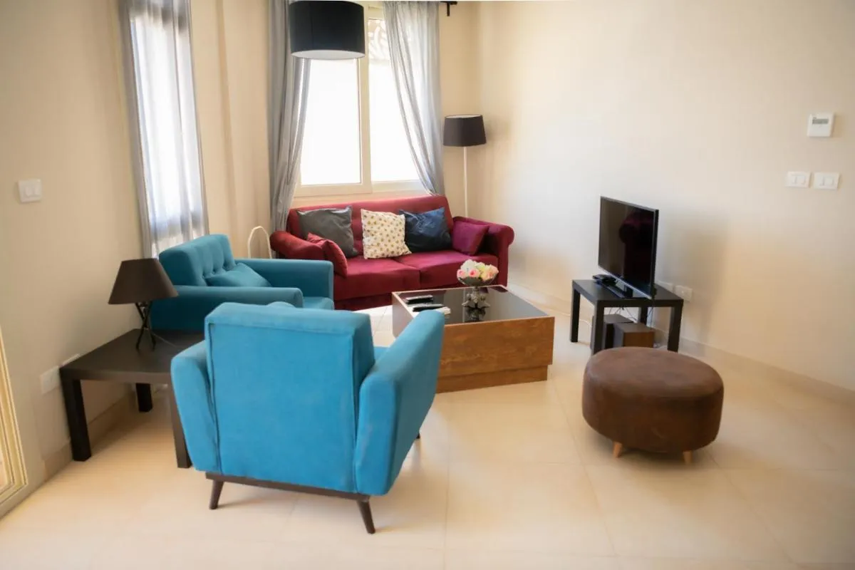 Image 5 of Modern apartment with large pool & beach access