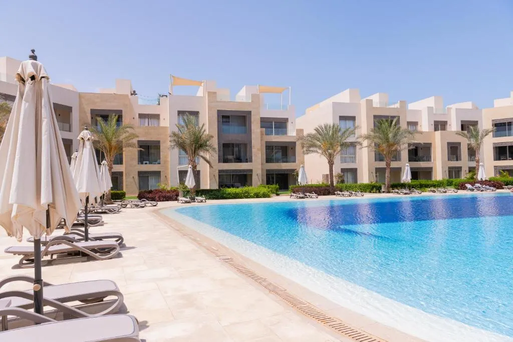 Image of Modern apartment with large pool & beach access