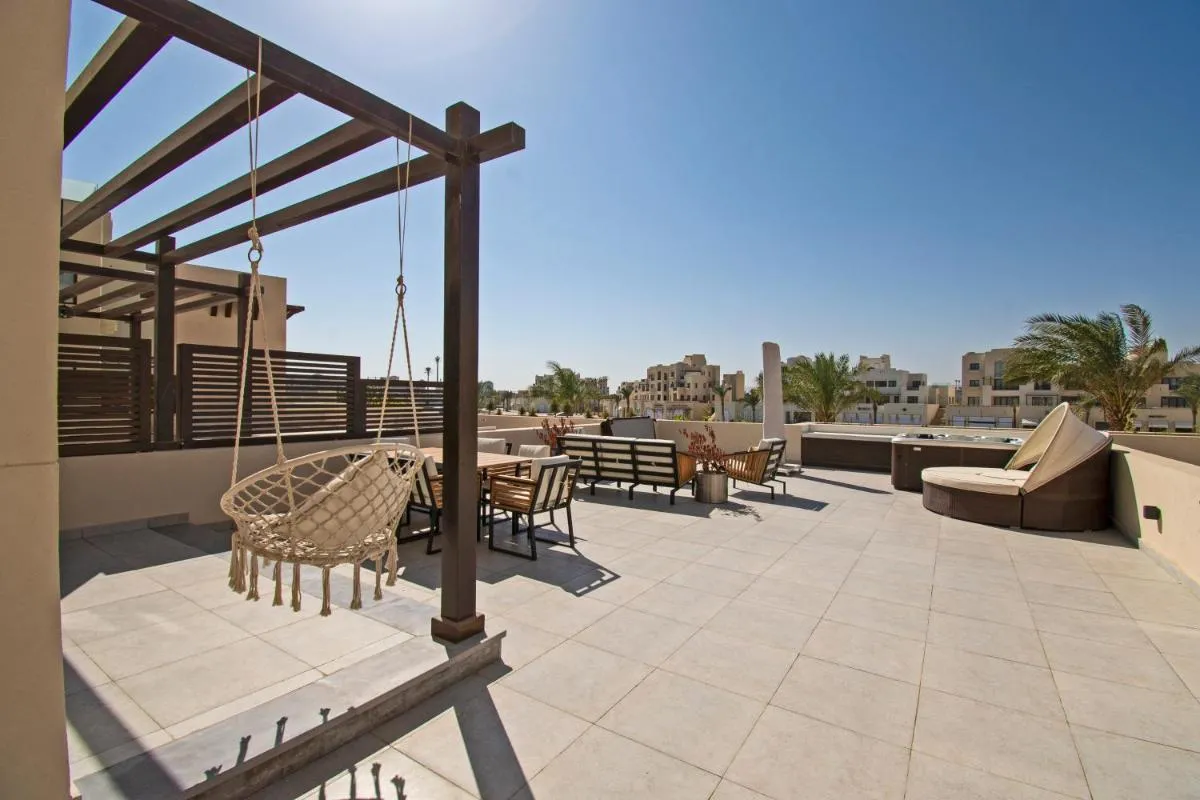 Image 2 of Ollystays Fanadir Marina 1BR Heated Jacuzzi