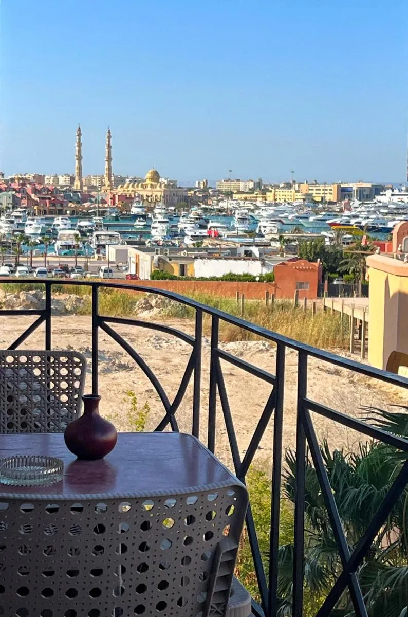Image 3 of One bedroom with sea view in the centre
