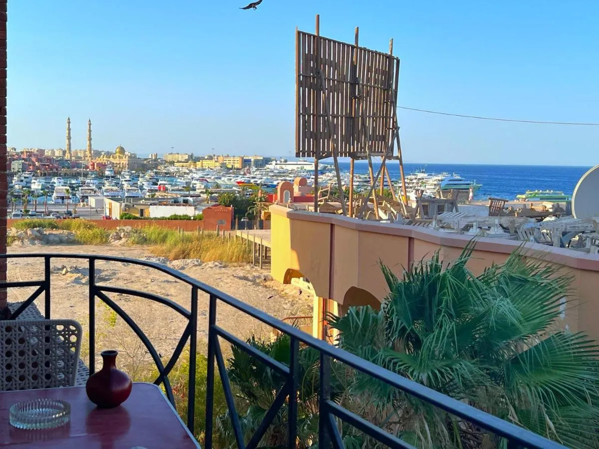 Image 5 of One bedroom with sea view in the centre
