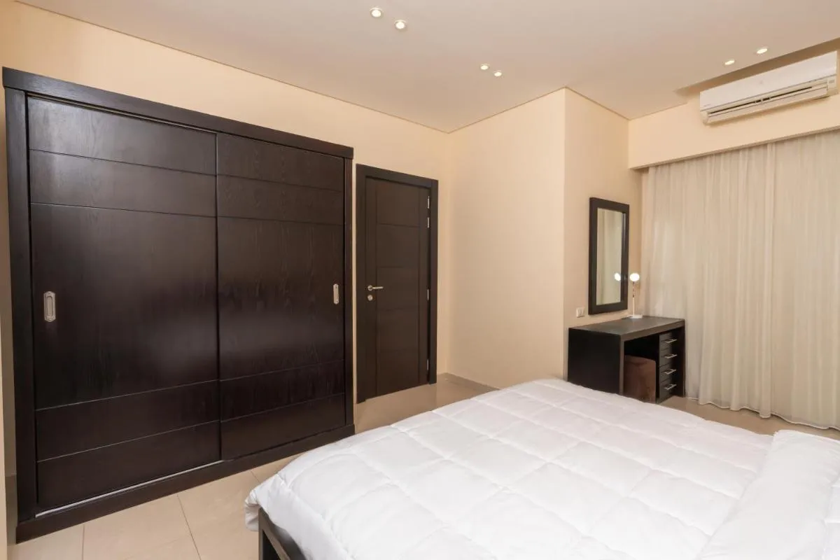 Image 6 of One bedroom with sea view in the centre