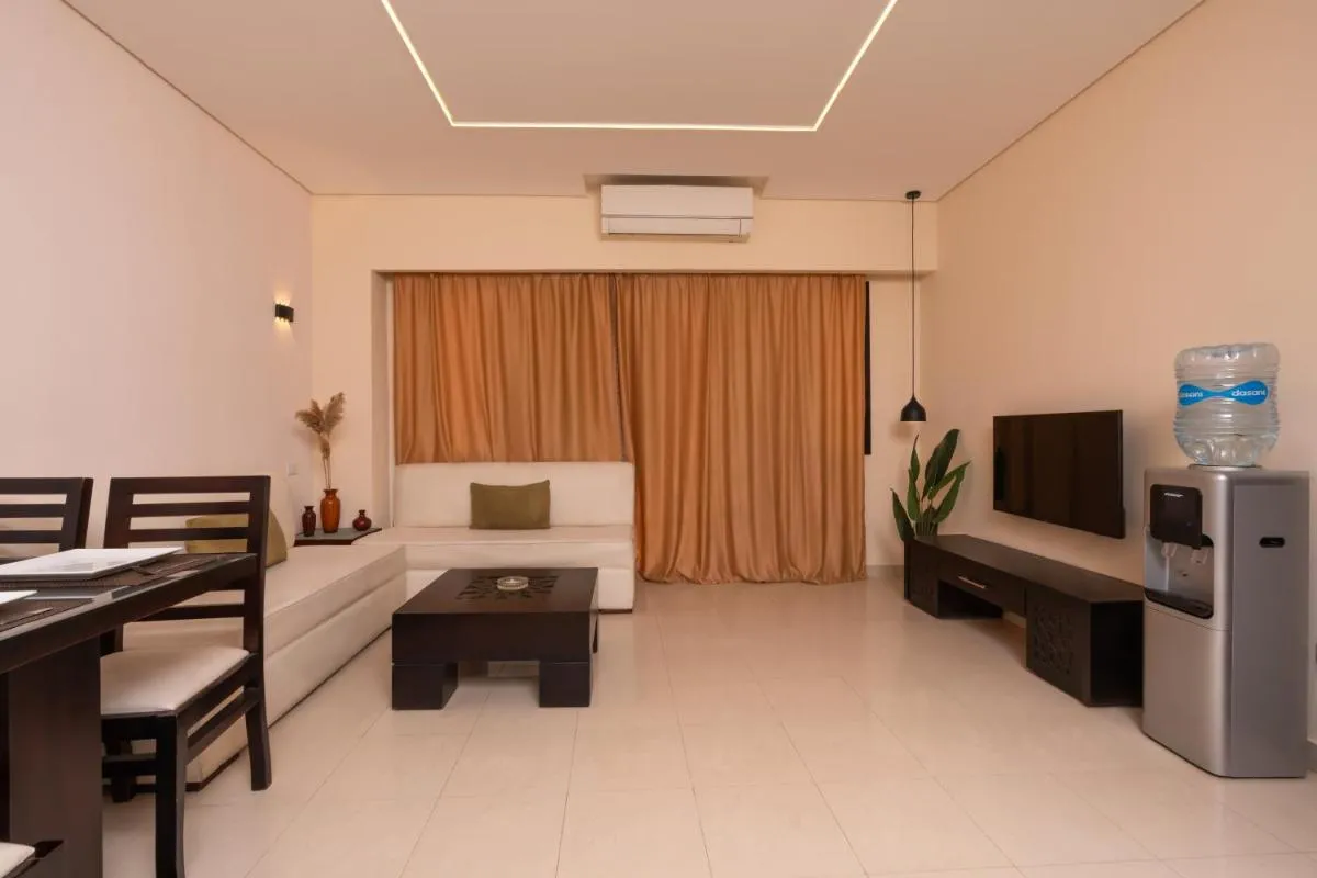 Image 4 of One bedroom with sea view in the centre