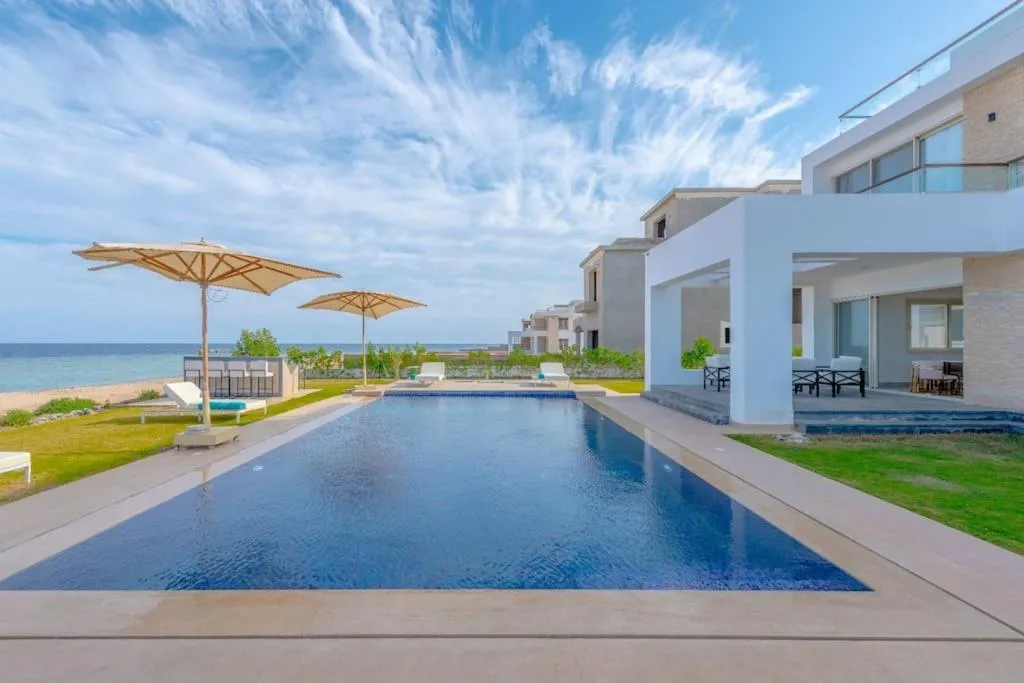 Image 2 of Royal Villa on the beach