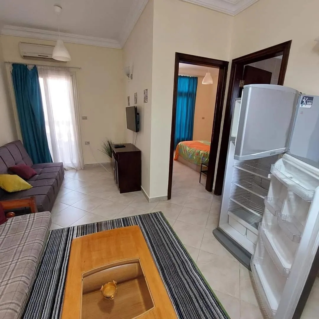 Image 5 of Sea view 1 bedroom flat beside Russian consulate