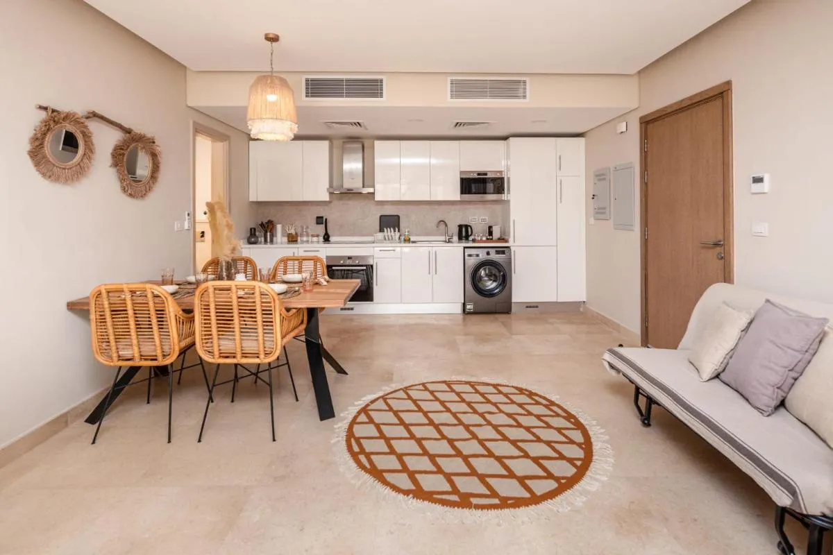 Image 2 of Secluded & Bespoke 1 BDR Apt with Pool View & Beach access