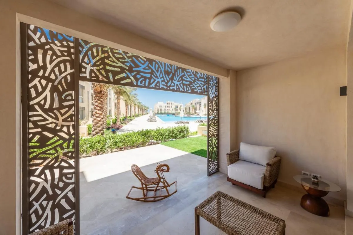 Image 3 of Secluded & Bespoke 1 BDR Apt with Pool View & Beach access