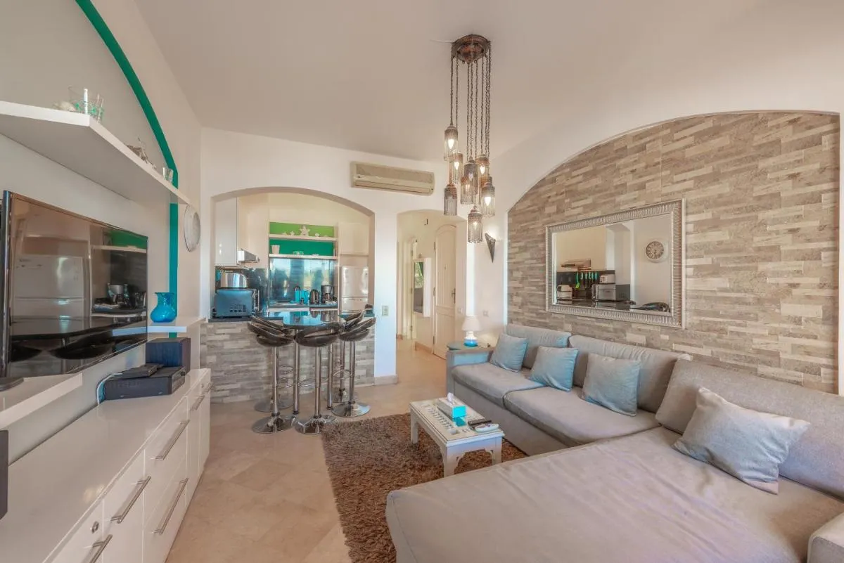 Image 2 of Special style apartment with pool at lagoon