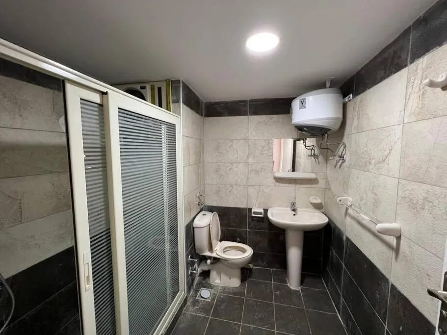 Image 1 of Sunny 3-Bedroom Apartment – Families Only