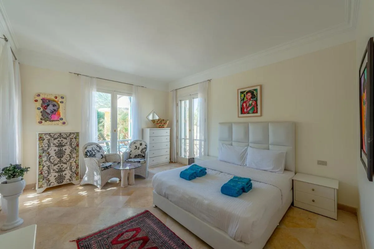 Image 2 of Unique Villa with pool and large terrace