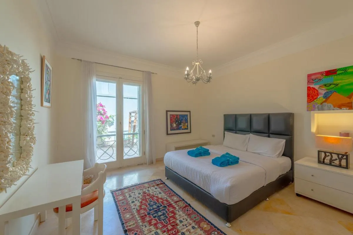 Image 4 of Unique Villa with pool and large terrace