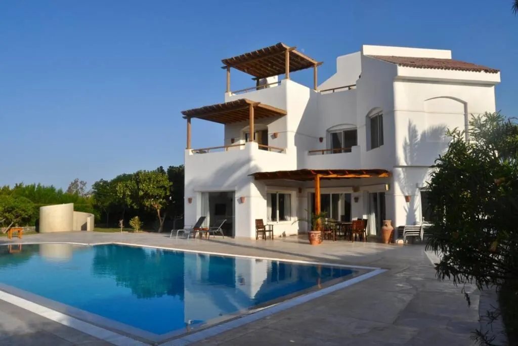 Image of Villa with 5 bedrooms & 4 bathrooms – private heated pool