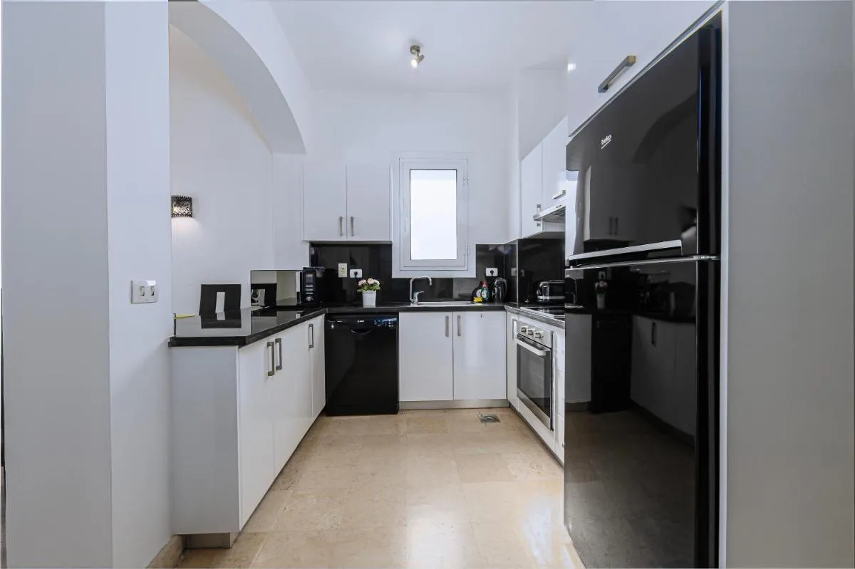 Image 4 of Wonderful apartment with prime location & pool