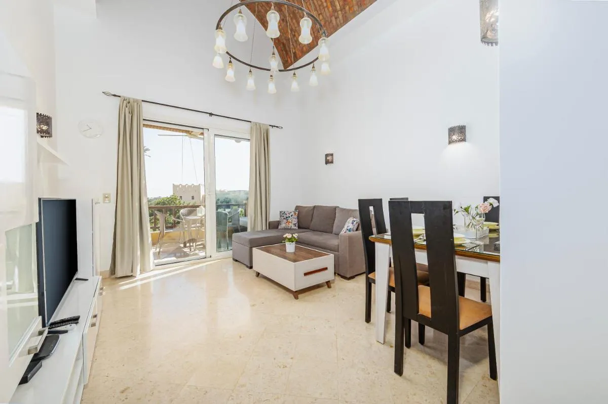 Image 1 of Wonderful apartment with prime location & pool