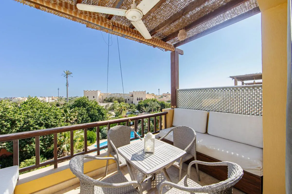 Image 3 of Wonderful apartment with prime location & pool