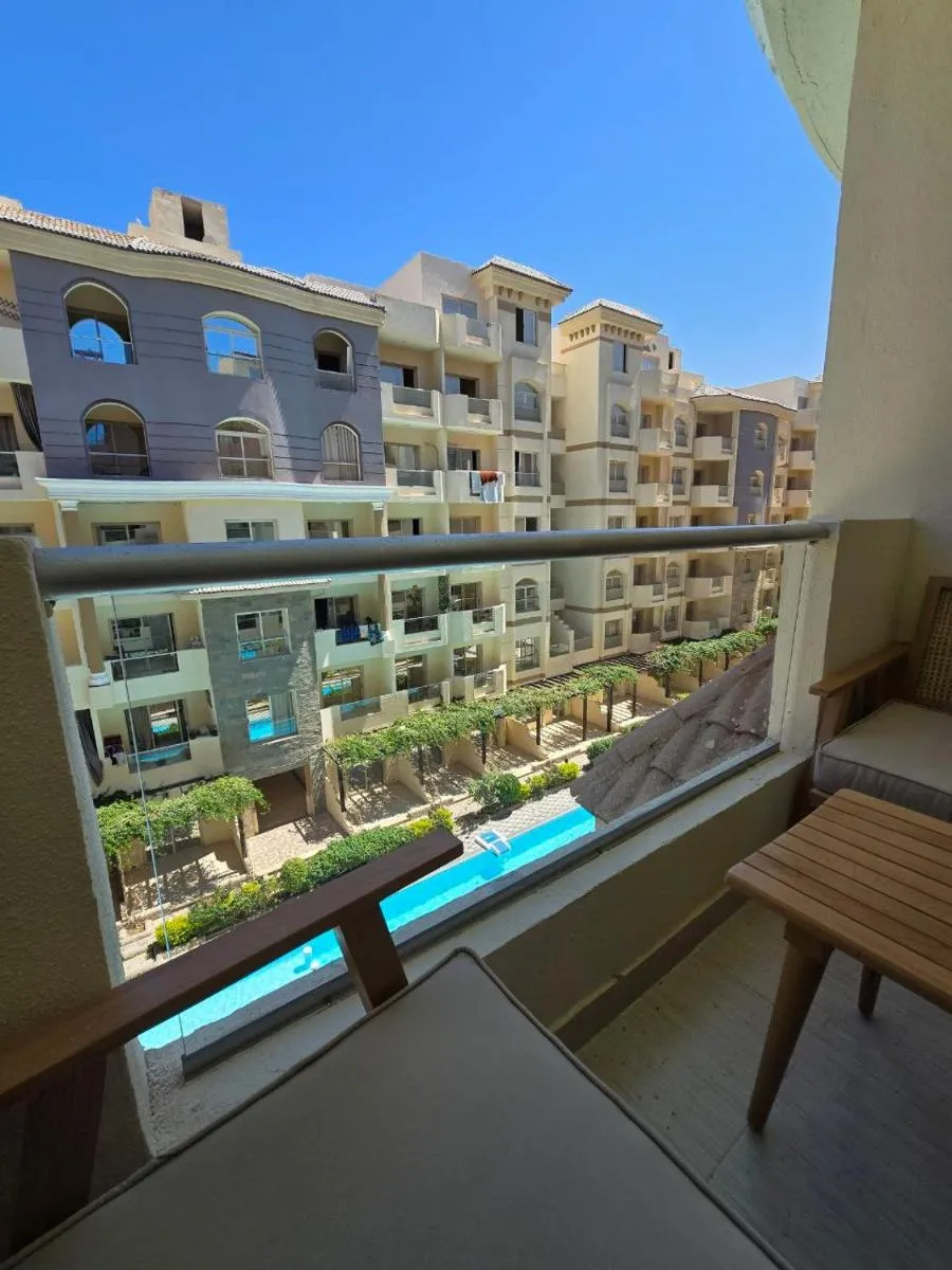 Image 3 of florenza Khamsin