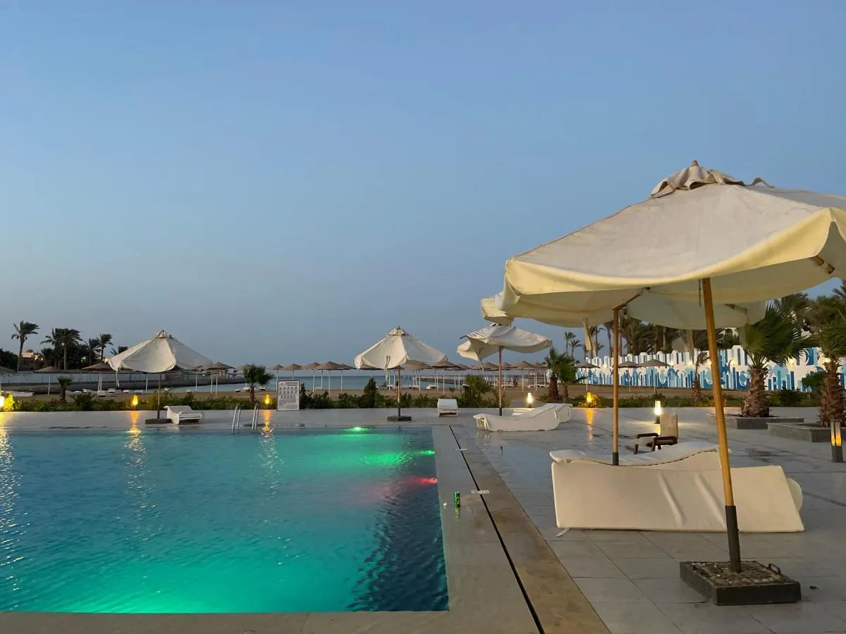 Image 2 of شقة علي البحر 2