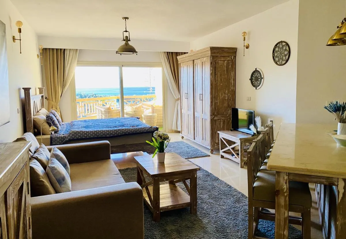 Image 1 of vintage sea view apartment