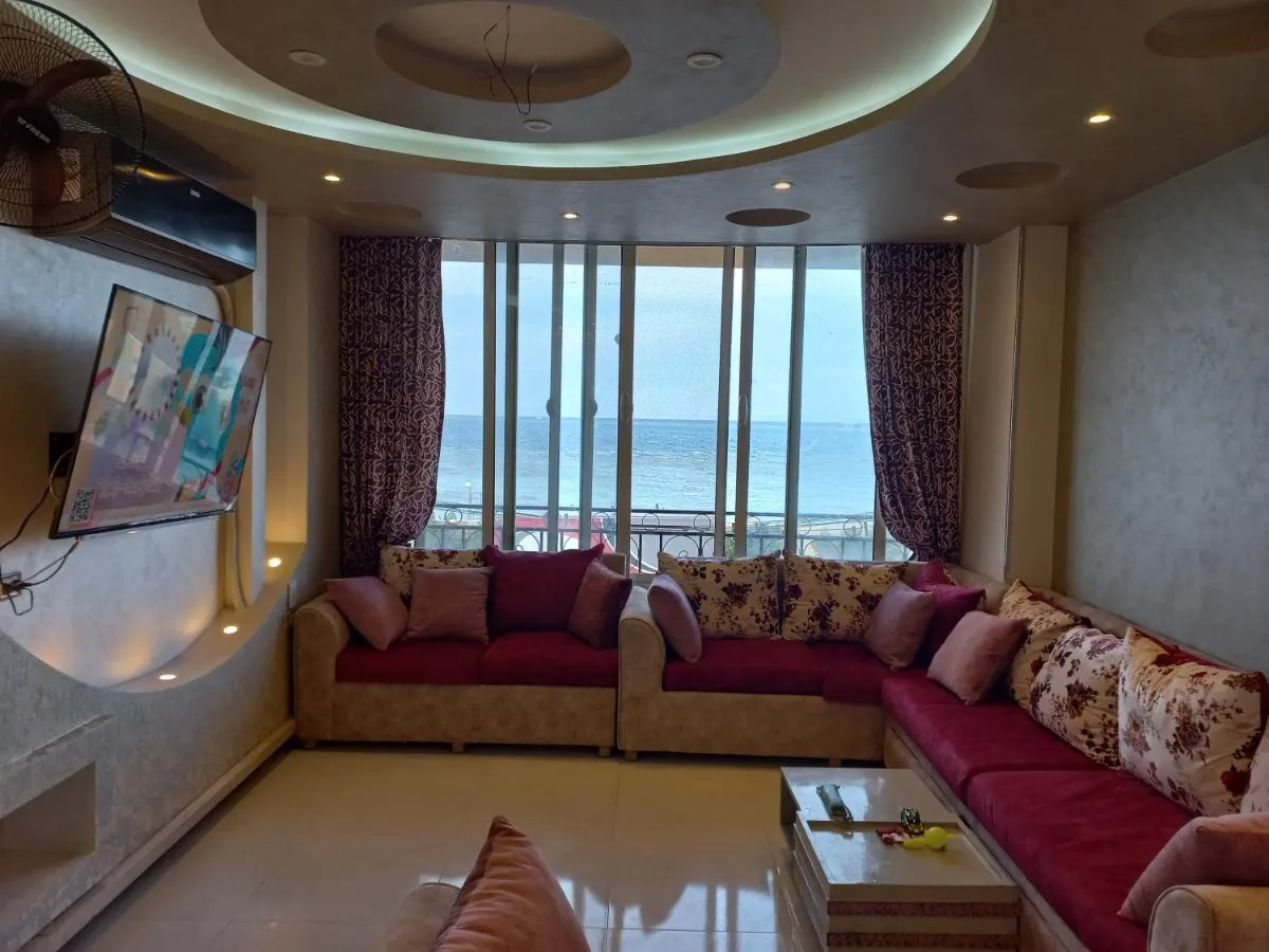 Image 1 of شقة فندقية على البحر
