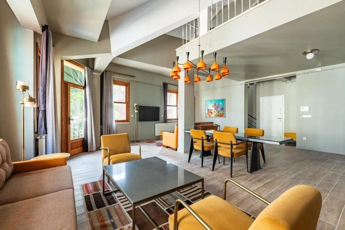 Image 4 of Beautiful Bright Cool Modern 1bd Balat Loft! #329