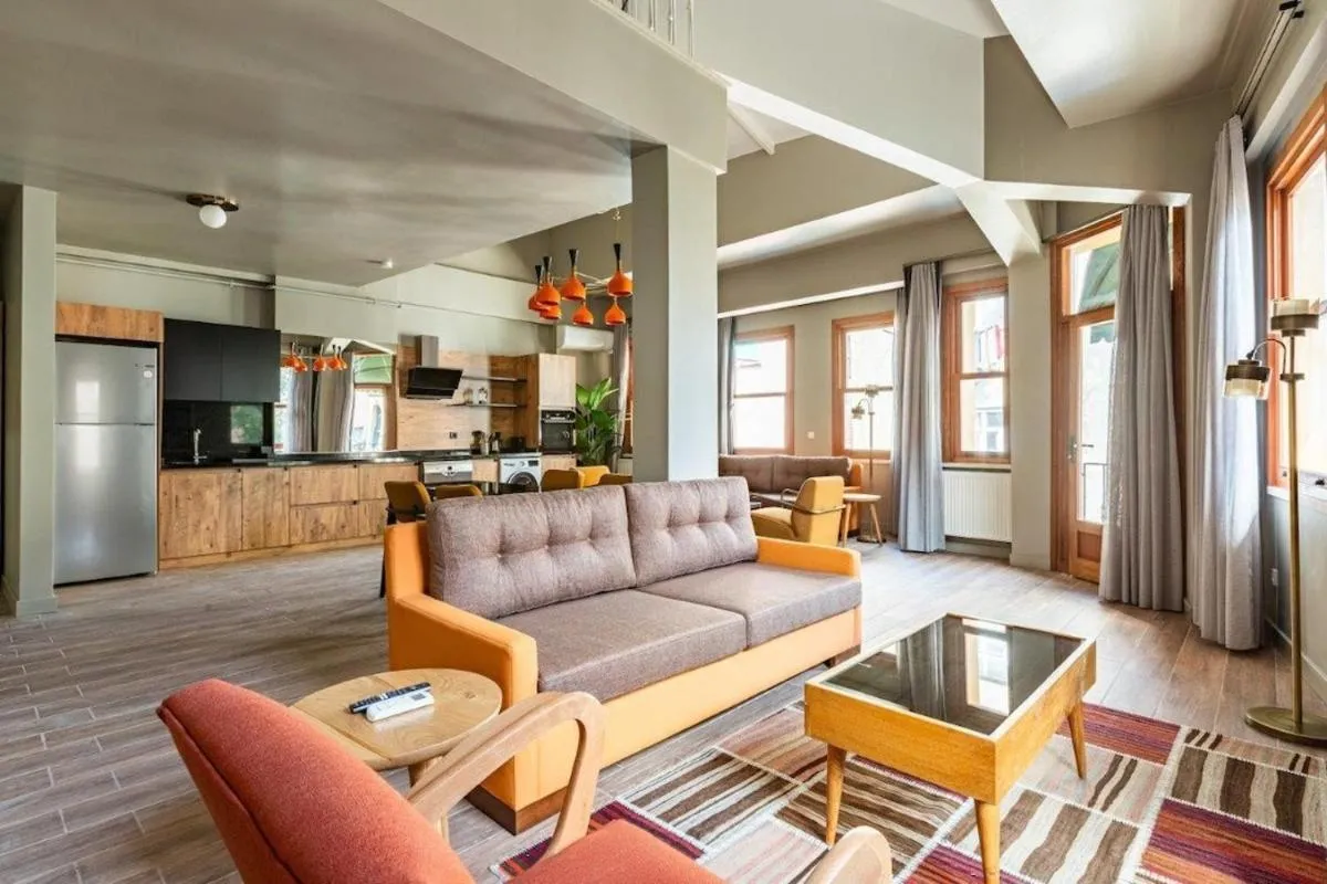 Image 5 of Beautiful Bright Cool Modern 1bd Balat Loft! #329