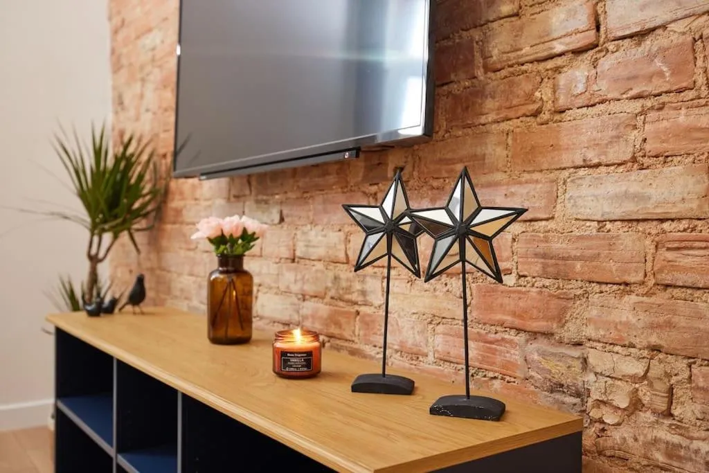 Image 2 of Charming 2BR AC in Center