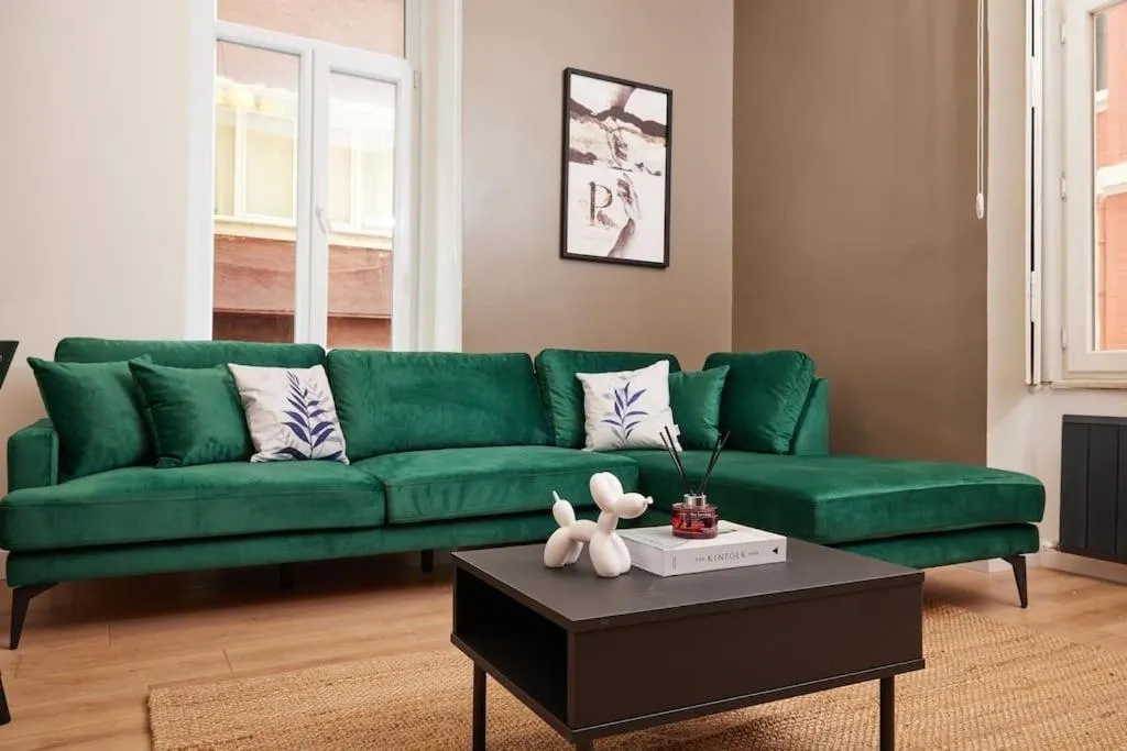 Image 4 of Charming 2BR AC in Center