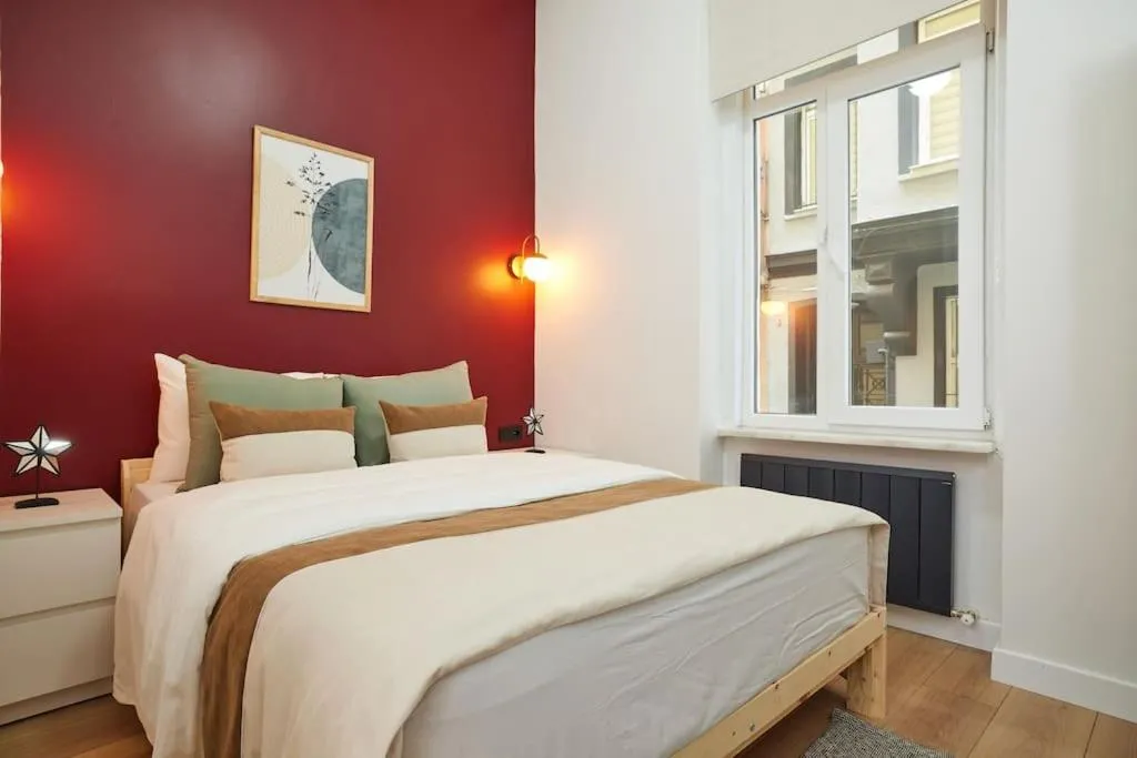 Image 5 of Charming 2BR AC in Center