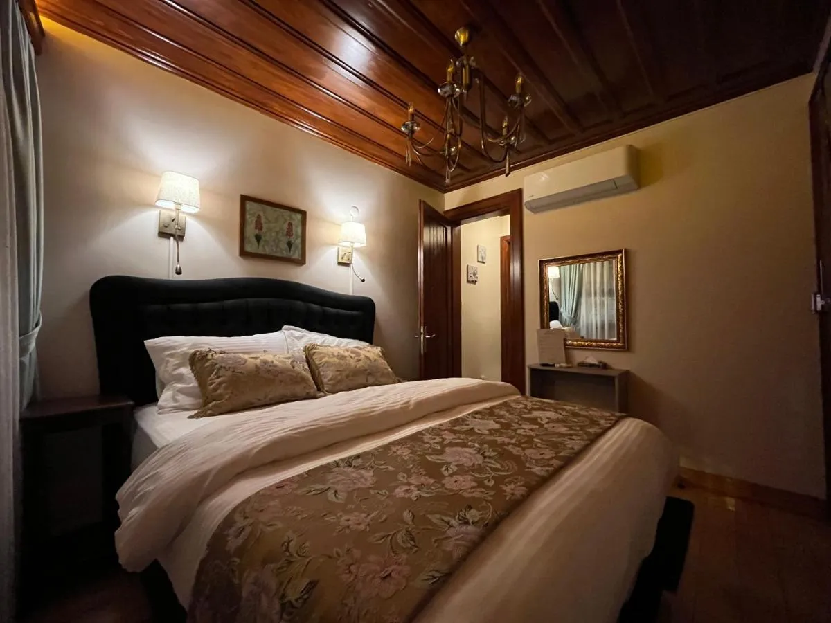 Image 6 of Lily Mansion