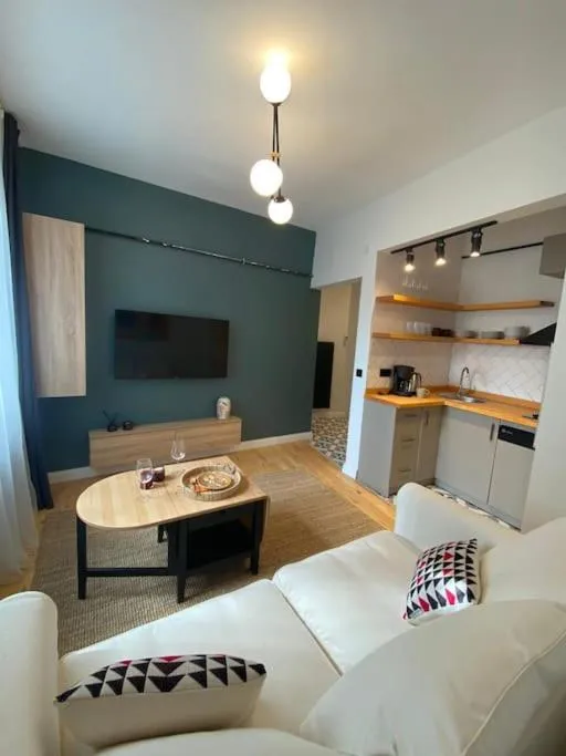 Image 3 of Stunning Apartment Near Metro