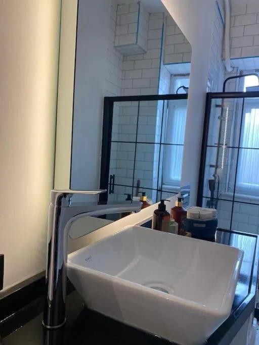 Image 4 of Stunning Apartment Near Metro