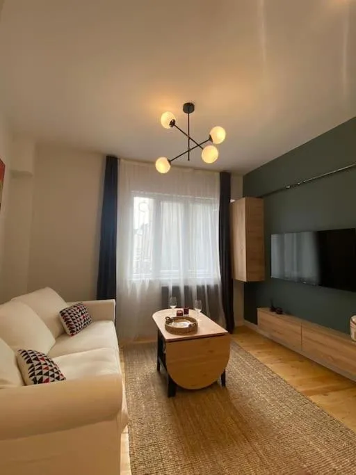 Image 5 of Stunning Apartment Near Metro