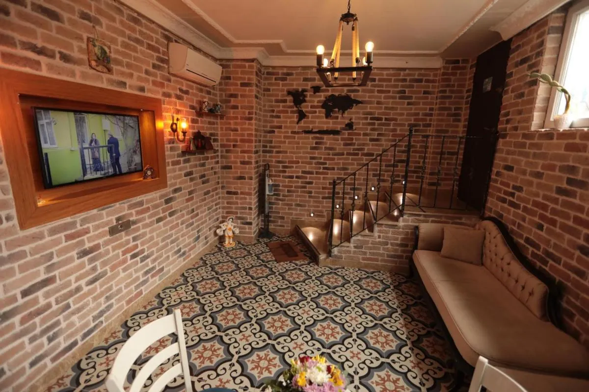 Image 1 of White Pearl Apart