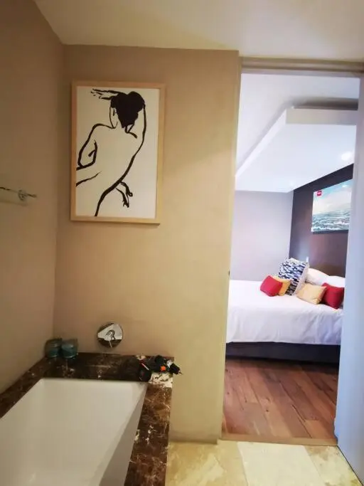 Image 3 of 1007-Stunning Studio apt with incredible Joburg views