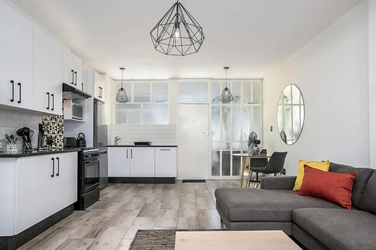 Image 3 of 116 Illovo Mews Studio