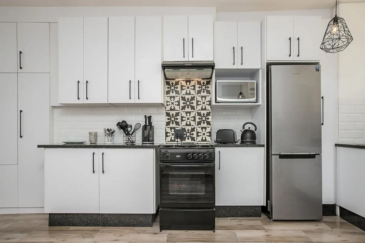 Image 2 of 116 Illovo Mews Studio