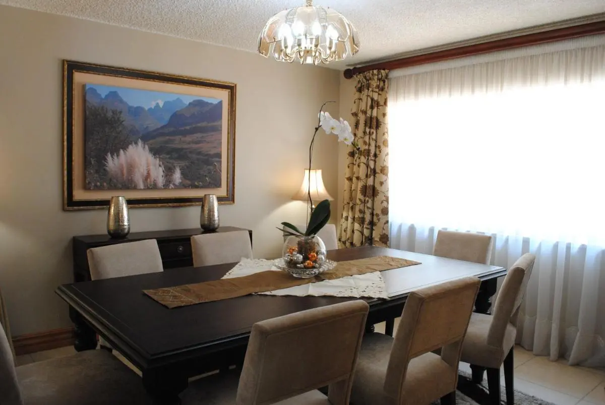 Image 2 of 125 on Van Buuren Road Guest House