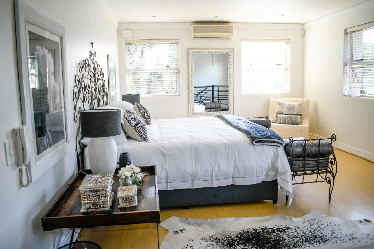 Image 5 of 20 ON WOODLANDS