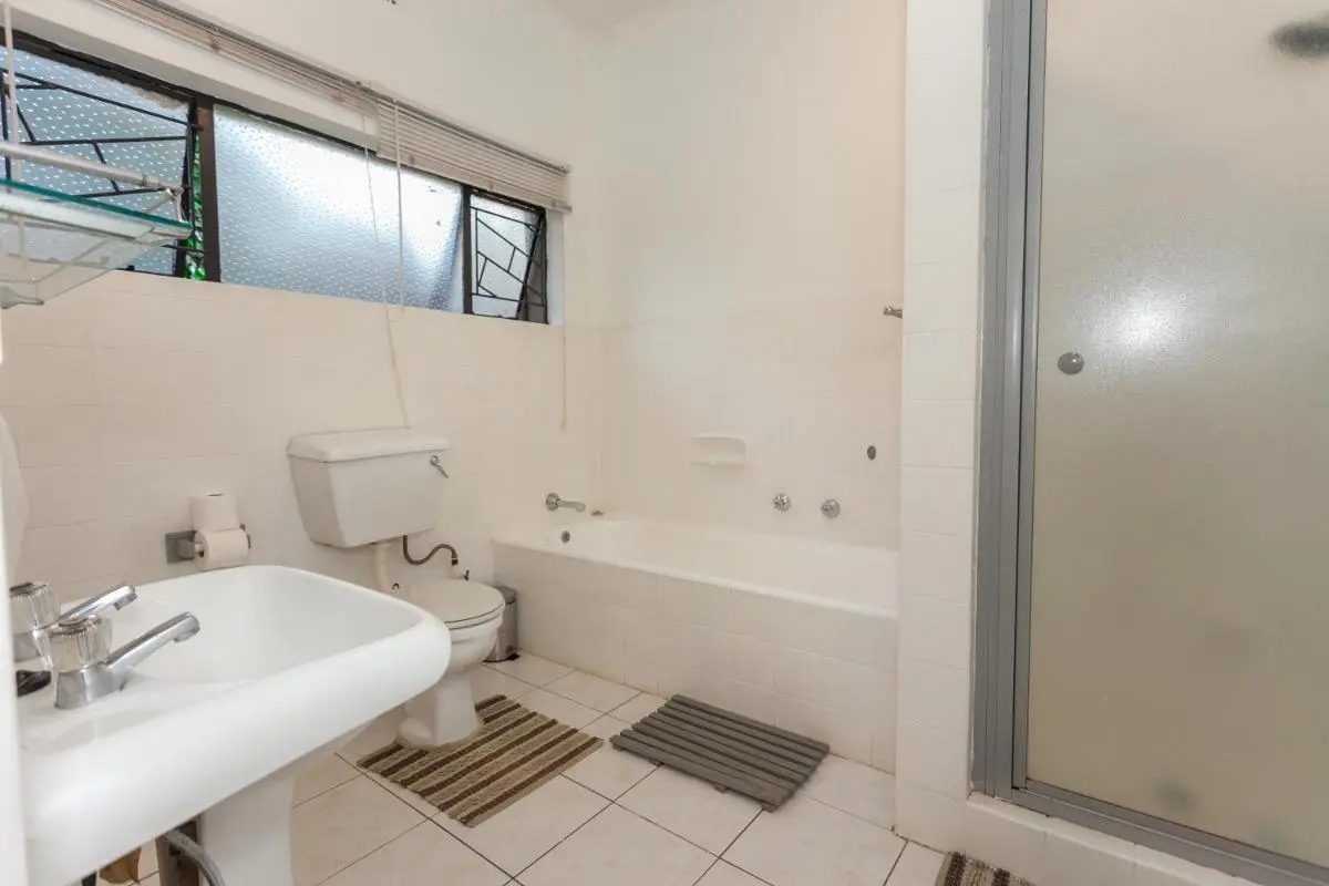 Image 2 of 235 On Surrey