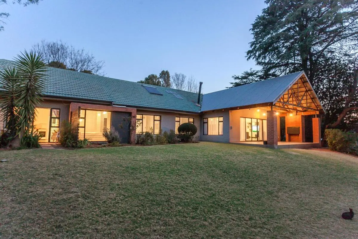 Image 6 of 235 On Surrey