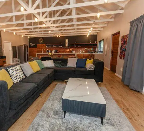 Image 4 of 235 On Surrey