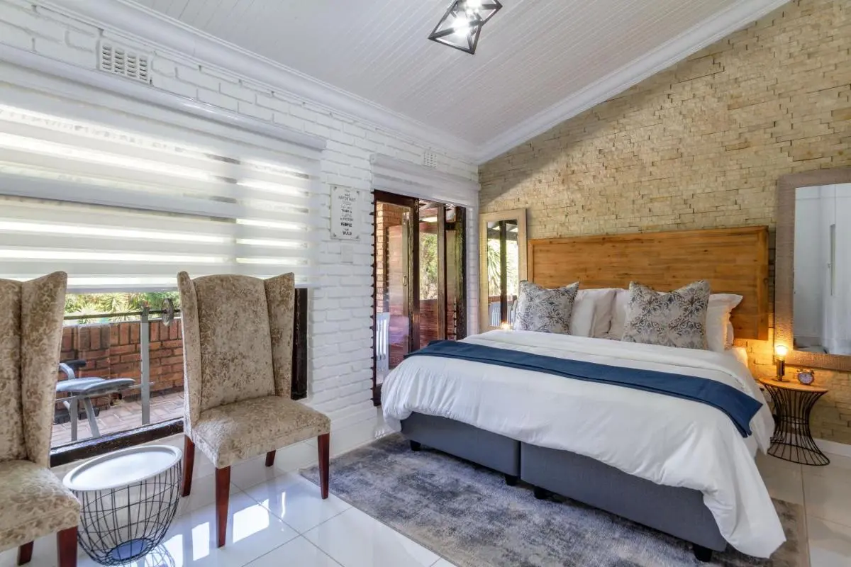 Image 6 of 25 On Chrisoliet